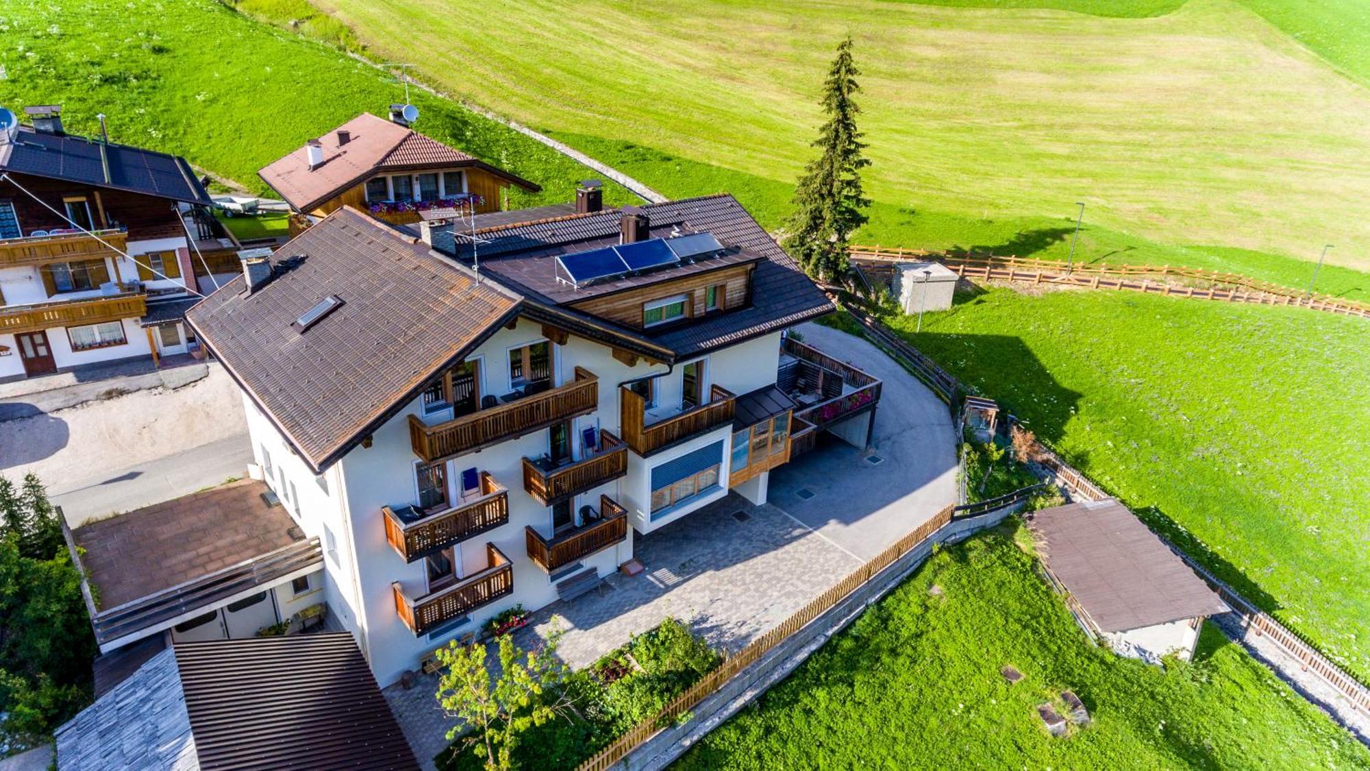 Villa Hilde San Cassiano  Exterior photo